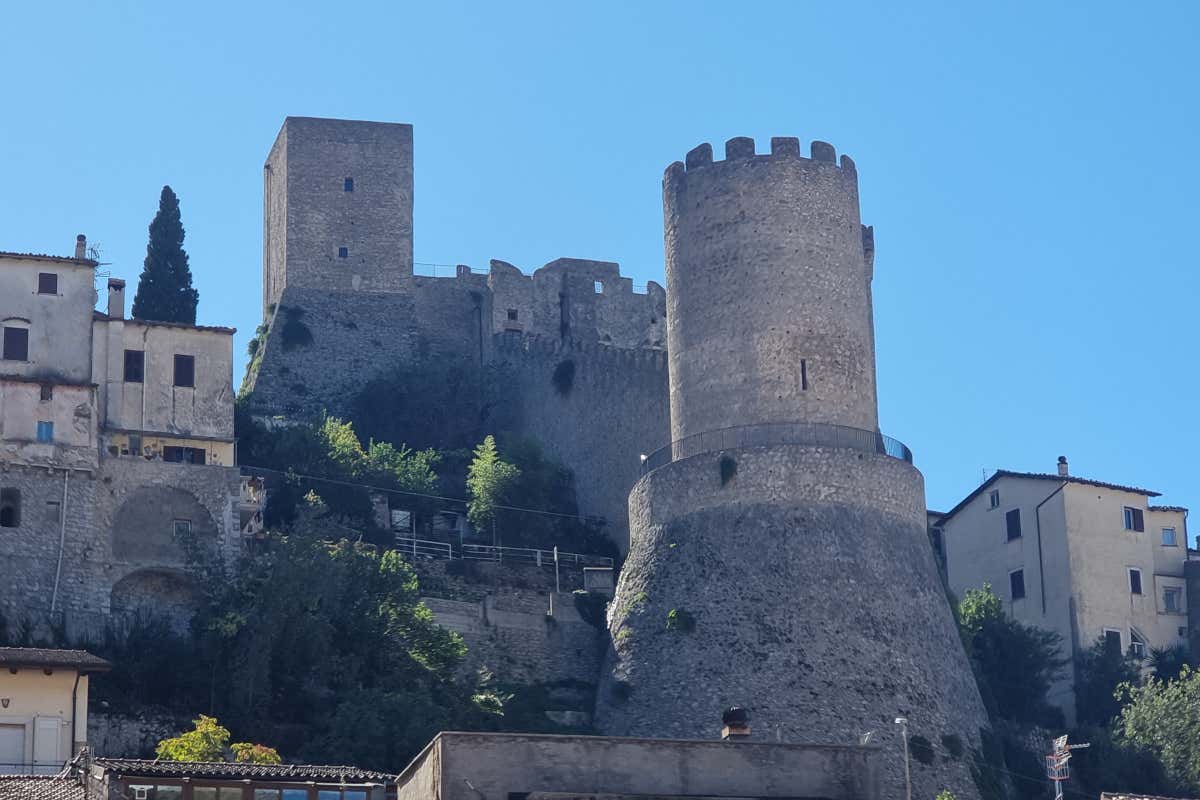 Via Francigena nel Lazio: un viaggio lento tra borghi, laghi,  mare e sapori veri